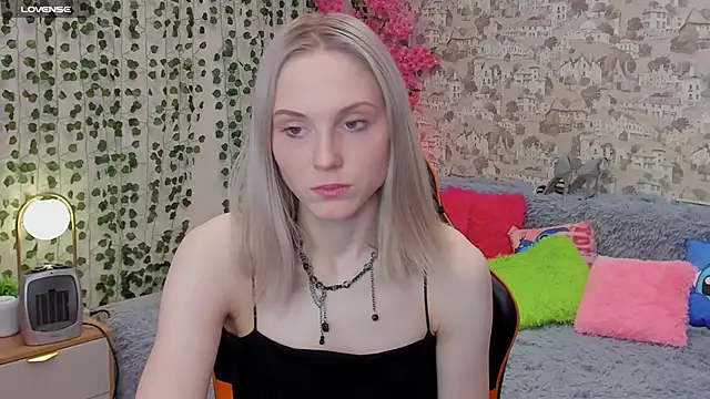 Snapshot of Gina_Gina_love chatting on 27, 5, 2026 Gina Gina love online show from 27, 5, 2026