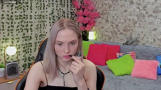 Snapshot of Gina_Gina_love chatting on 27, 5, 2026 Gina Gina love online show from 27, 5, 2026