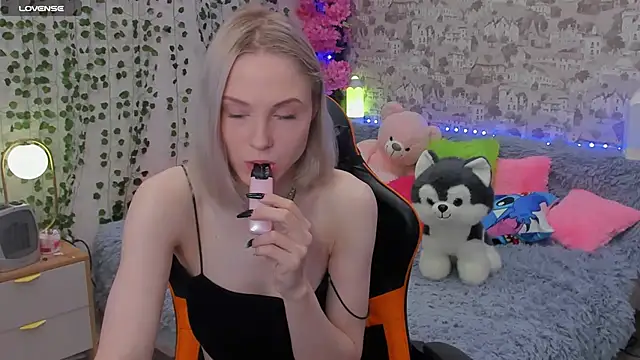 Snapshot of Gina_Gina_love chatting on 10, 6, 2026 Gina Gina love online show from 10, 6, 2026