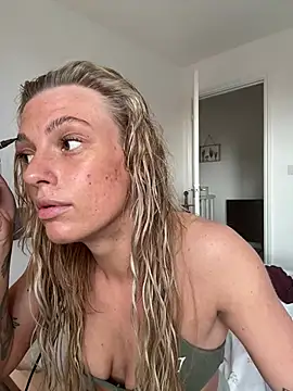 Snapshot of Blonde_BambiXX chatting on 13, 3, 2026 Blonde BambiXX online show from 13, 3, 2026