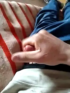 Snapshot of yacinekabiley16 chatting on 4, 12, 2025 yacinekabiley16 online show from 4, 12, 2025