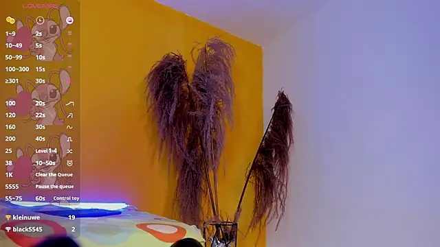 TiffanyHoustton online show from 18, 4, 2026