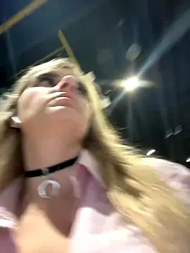 Snapshot of Betsy chatting on 2, 12, 2024 Betsy online show from 2, 12, 2024