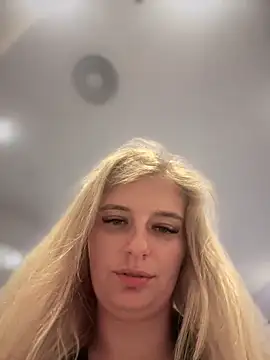 Snapshot of Betsy chatting on 29, 12, 2024 Betsy online show from 29, 12, 2024