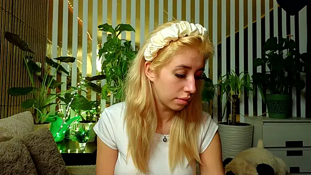 FlowweerGirl online show from 13, 12, 2025