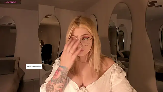 Snapshot of MadisonKane chatting on 17, 5, 2026 MadisonKane online show from 17, 5, 2026