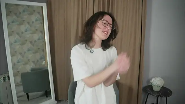 Snapshot of ChongFefer chatting on 4, 12, 2025 ChongFefer online show from 4, 12, 2025