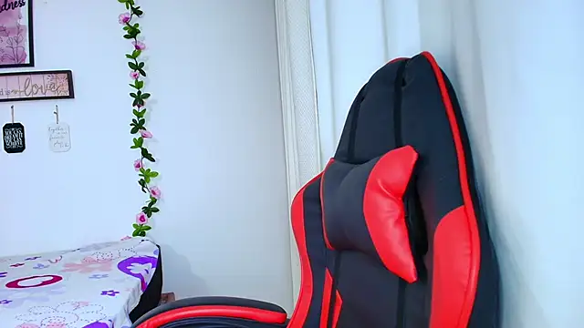 Snapshot of sara_santana__ chatting on 16, 12, 2025 sara santana online show from 16, 12, 2025