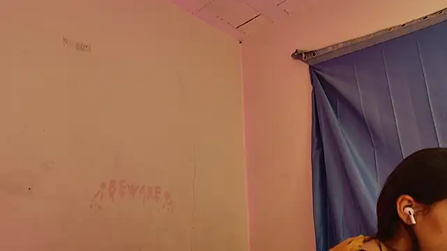 MoonLipsON- online show from 9, 4, 2026