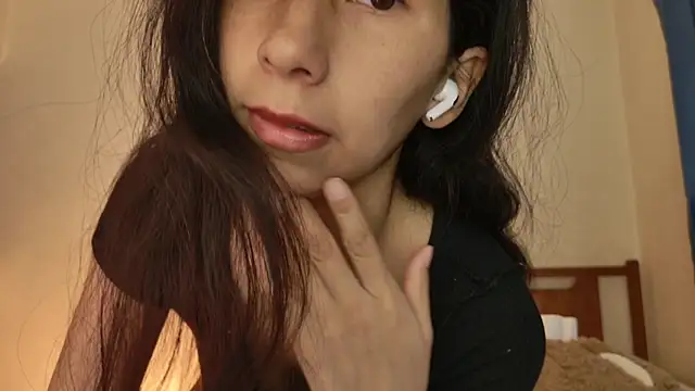 Snapshot of MoonLipsON- chatting on 2, 6, 2026 MoonLipsON- online show from 2, 6, 2026