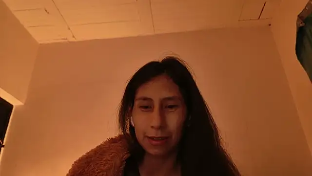 Snapshot of MoonLipsON- chatting on 7, 6, 2026 MoonLipsON- online show from 7, 6, 2026