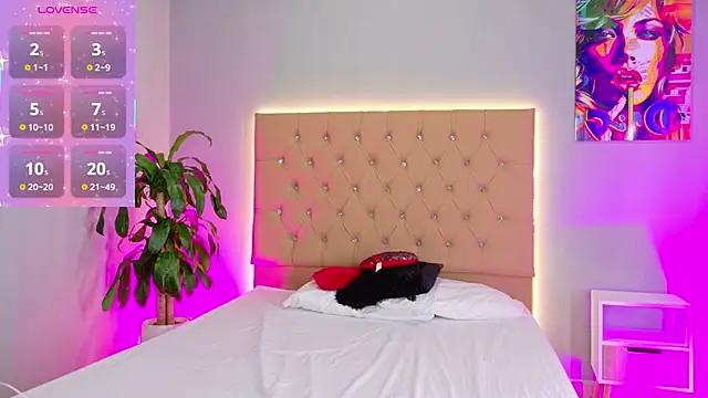 EmmaLawrence  online show from 13, 3, 2026