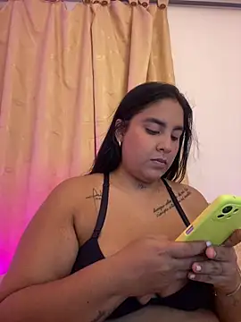 Snapshot of YenthCorona chatting on 5, 5, 2026 YenthCorona online show from 5, 5, 2026