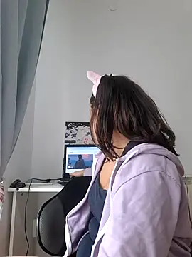 sophiemerm online show from 5, 12, 2025