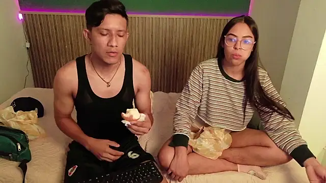 Violet and Dylan online show from 14, 12, 2025