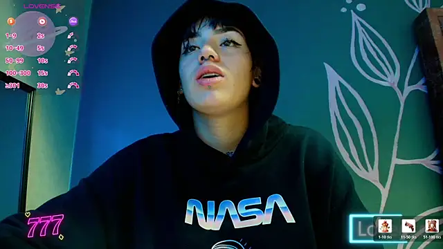 Kiara Fox   online show from 21, 5, 2026