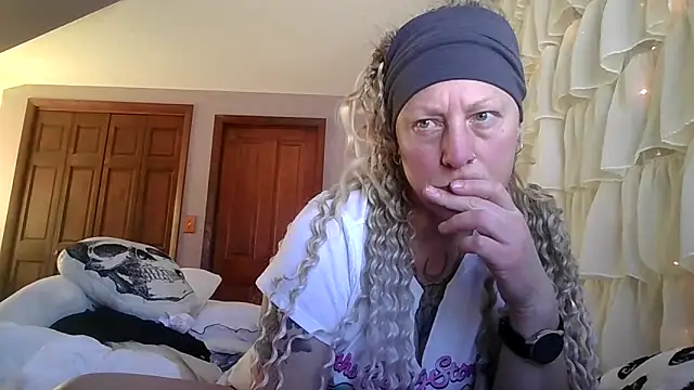 Outdoorchicjj online show from 6, 2, 2026