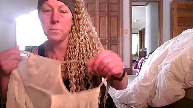 Outdoorchicjj online show from 10, 2, 2026