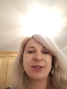 AhlyssaLove1155 online show from 16, 4, 2026