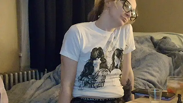 Snapshot of blondebombshell4343 chatting on 16, 12, 2025 blondebombshell4343 online show from 16, 12, 2025