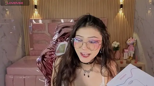 miss devil s online show from 15, 4, 2026