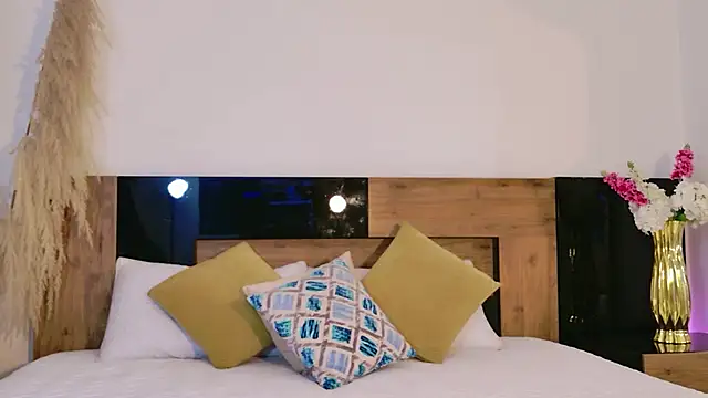 LucyHanks online show from 25, 3, 2026