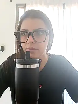 Snapshot of lililovexx chatting on 1, 2, 2026 lililovexx online show from 1, 2, 2026