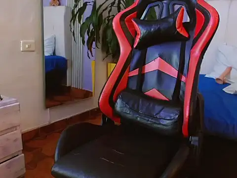 mia collin  online show from 16, 12, 2025