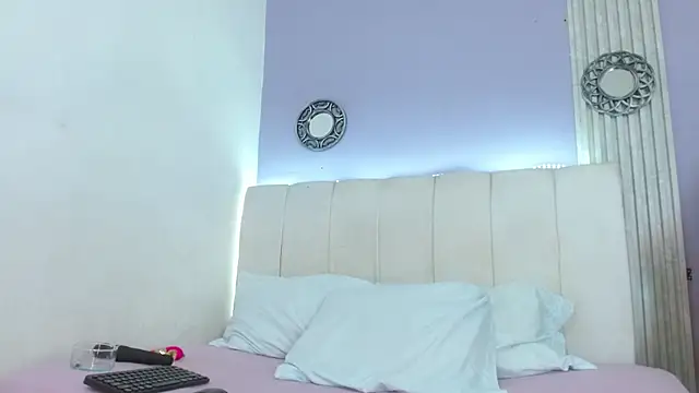 mia collin  online show from 11, 1, 2026