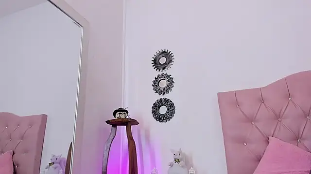 mia collin  online show from 14, 1, 2026