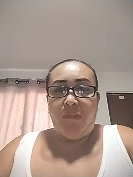 Snapshot of Nini_Love_ chatting on 4, 6, 2026 Nini Love online show from 4, 6, 2026