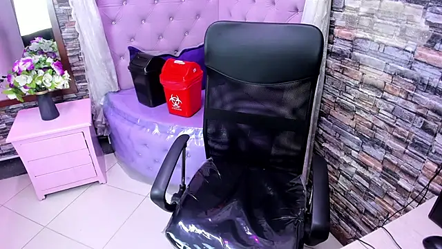 sophi hardd  online show from 12, 6, 2026