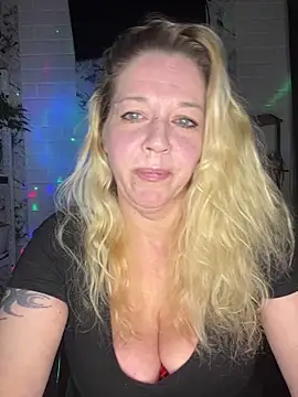 Snapshot of JenniferCarmen chatting on 6, 5, 2026 JenniferCarmen online show from 6, 5, 2026