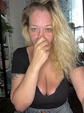 Snapshot of JenniferCarmen chatting on 24, 7, 2026 JenniferCarmen online show from 24, 7, 2026
