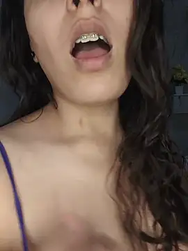 Snapshot of SubmissiveKaur chatting on 3, 6, 2026 SubmissiveKaur online show from 3, 6, 2026