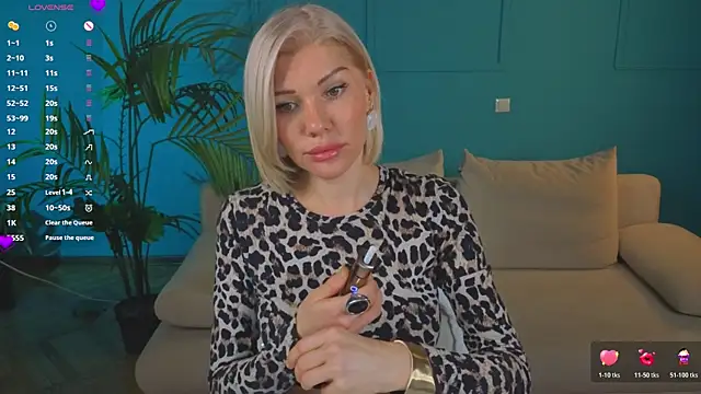Snapshot of Lindsi_Luvviv chatting on 22, 6, 2026 Lindsi Luvviv online show from 22, 6, 2026