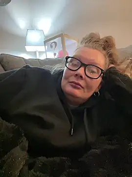 kissmyarch online show from 20, 12, 2025