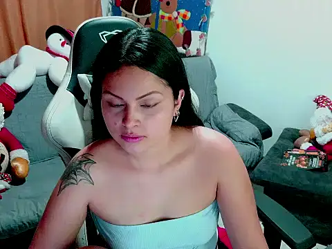 Snapshot of milk_hot_mafe chatting on 19, 12, 2025 milk hot mafe online show from 19, 12, 2025