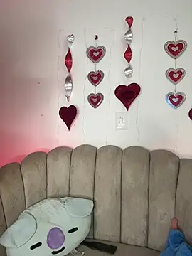 Tamaraserra online show from 8, 4, 2026