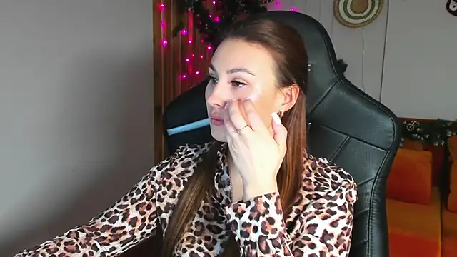 NoraFoxes online show from 21, 12, 2025