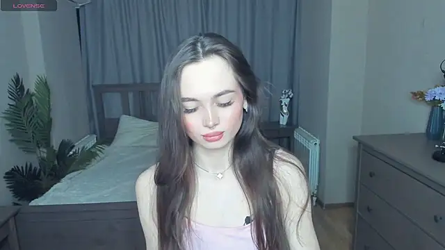 YvonneRobes online show from 7, 3, 2026