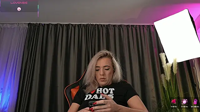 Snapshot of creampussyy chatting on 27, 2, 2025 creampussyy online show from 27, 2, 2025