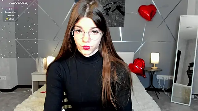 miss  evelyne online show from 18, 2, 2026