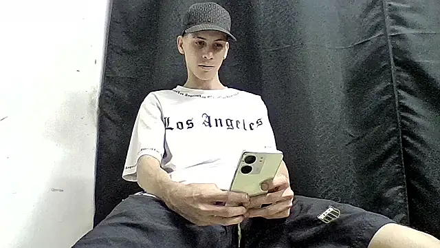 Snapshot of sam_hotttt_ chatting on 8, 1, 2026 sam hotttt online show from 8, 1, 2026