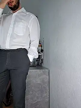 Lovebackground online show from 17, 1, 2025