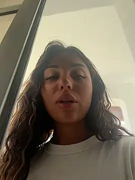 Snapshot of SilkyMira chatting on 7, 5, 2026 SilkyMira online show from 7, 5, 2026
