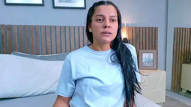 Mia Bellefort online show from 21, 2, 2026