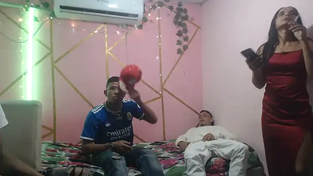 twobigscock23 online show from 17, 4, 2026