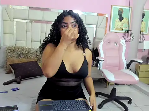 Snapshot of candy_hotxx_ chatting on 19, 12, 2025 candy hotxx online show from 19, 12, 2025