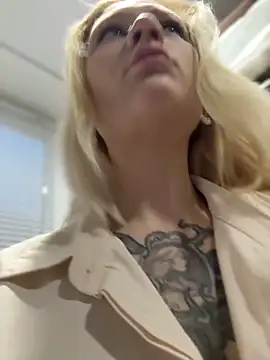 Snapshot of TeaseKitten- chatting on 19, 12, 2025 TeaseKitten- online show from 19, 12, 2025